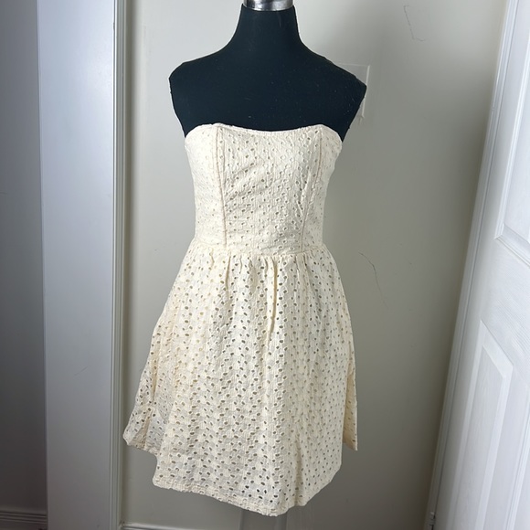 Blue Rain Strapless Guipure Eyelet lace Dress Size Medium - Picture 9 of 13